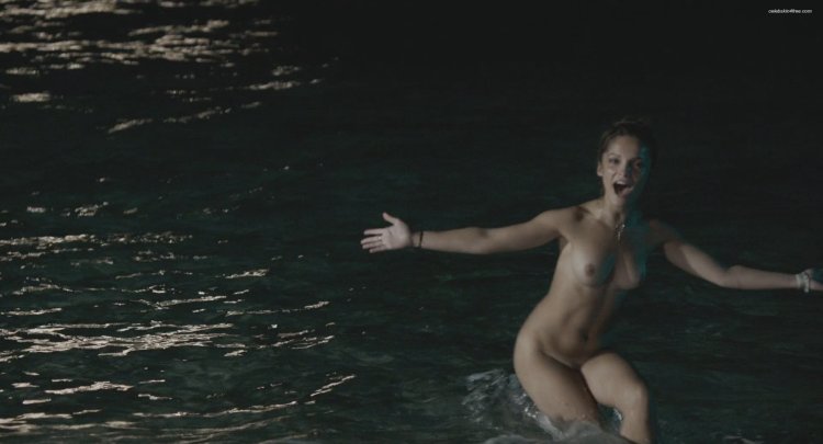 Лола Ле Ланн в купальнике