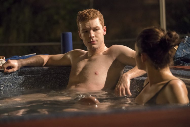 Йен Галлагер торс