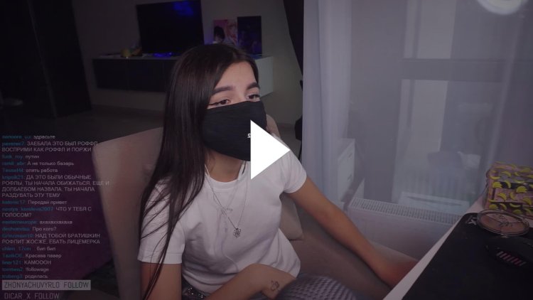 Lynacom и tenderlybae целуются