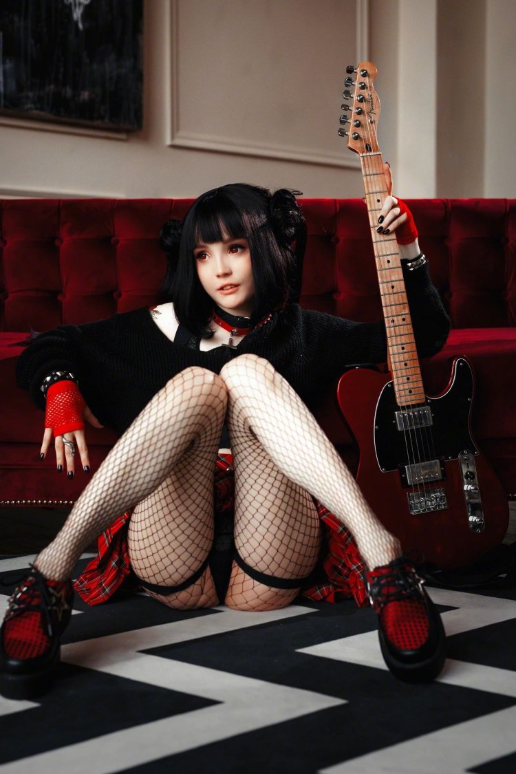 Бишоп косплеерша