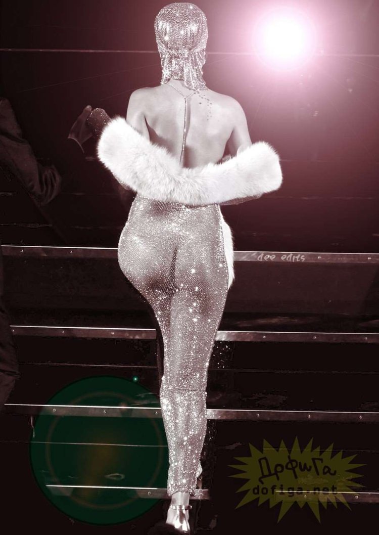 Рианна засветила свои прелести