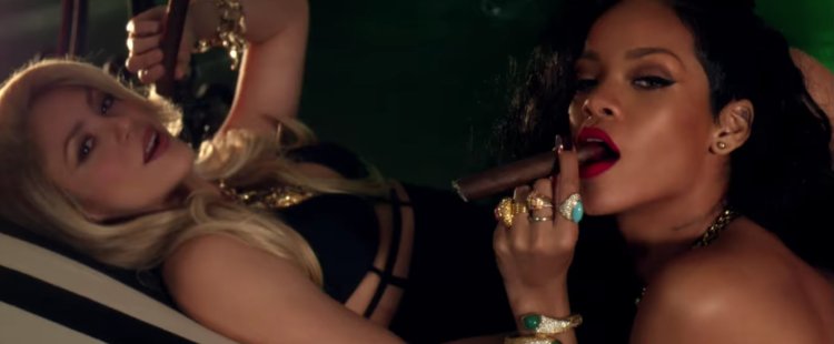 Рианна в купальнике