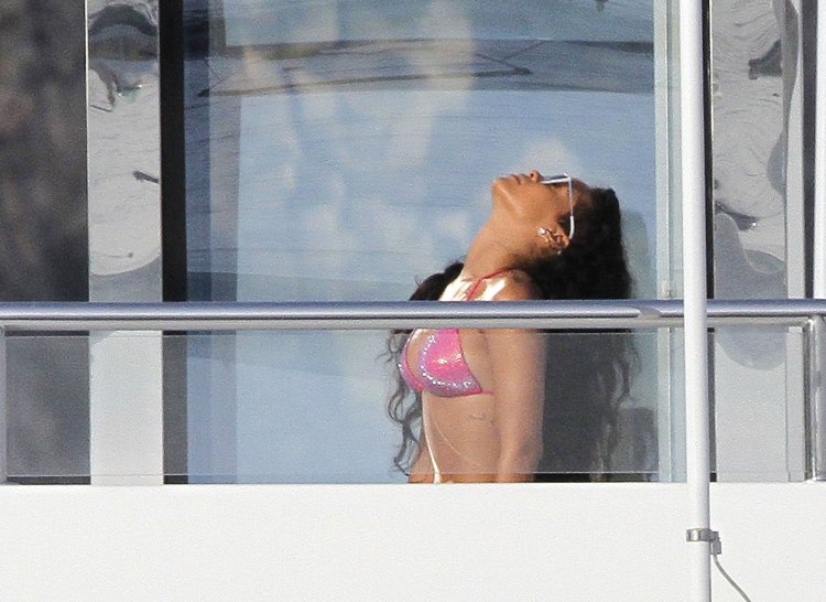 Rihanna bikini