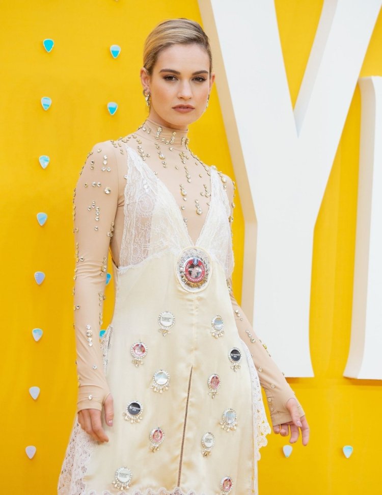 Лили Джеймс xcadr