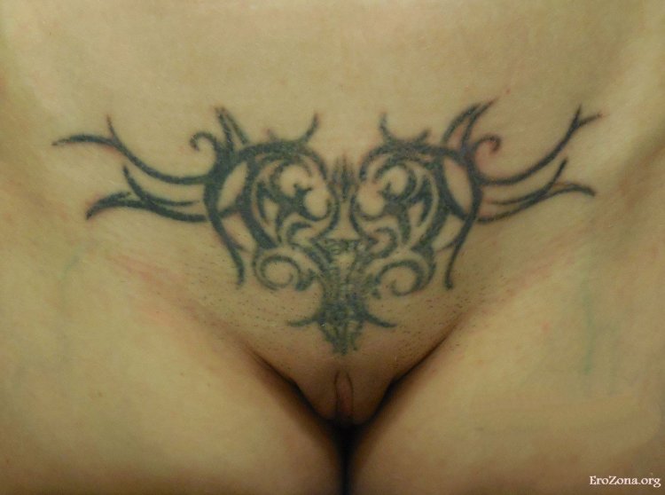 Голые татуированные парни