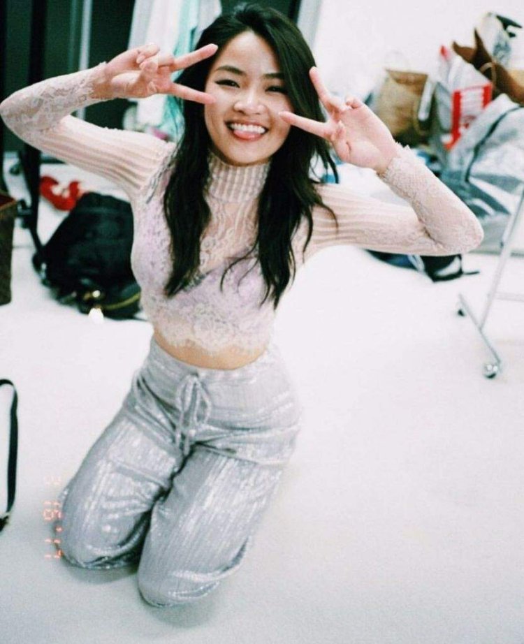 Анна Савай Smoke