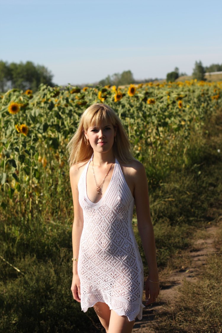 Эксгибиционистка Милф в платье