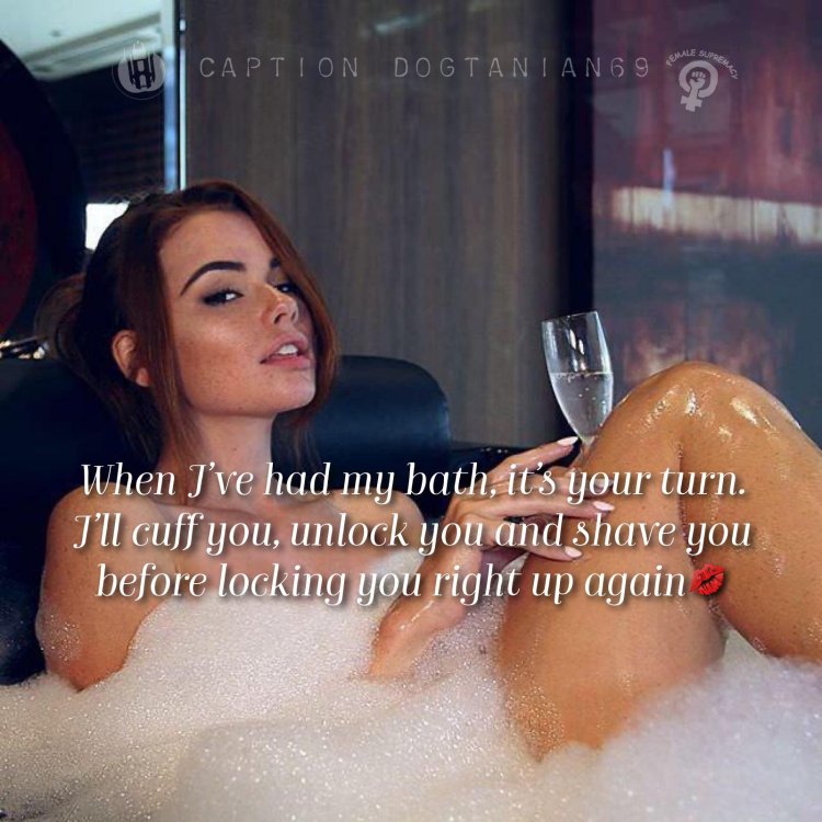 Sabrina Lynn декольте