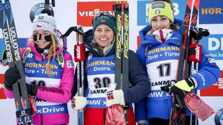 Тириль Экхофф с подругами