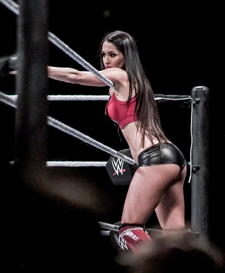 Белла Свон на кровати