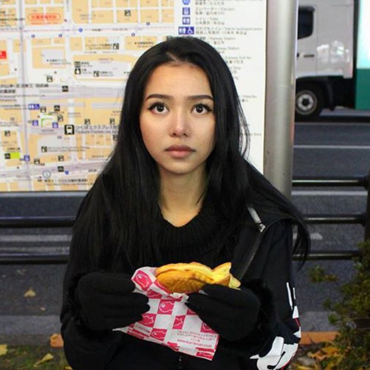 Bella Poarch сливы