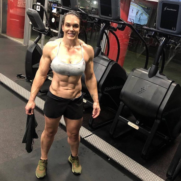 Габи Гарсия в купальнике