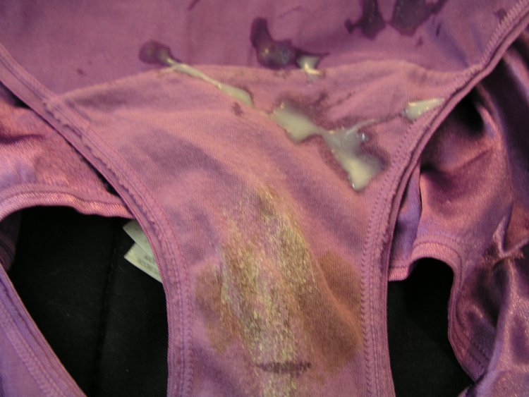 Женщины в грязных трусиках