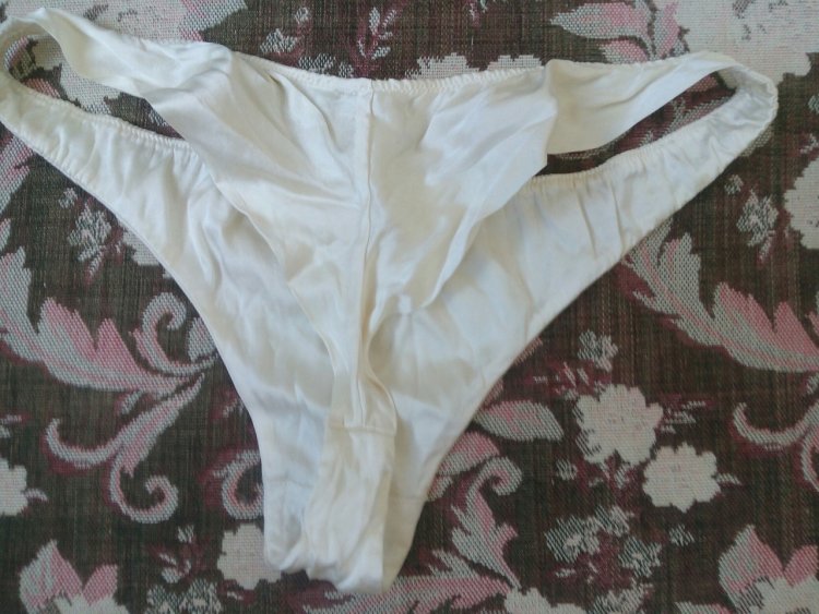 Ношеные женские трусики