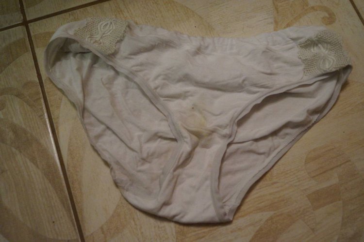 Грязные женские трусики