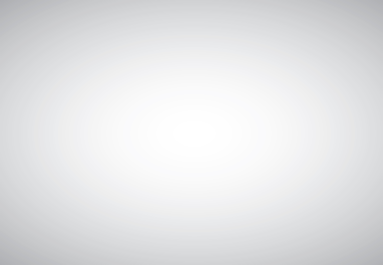 Женские трусы в руке