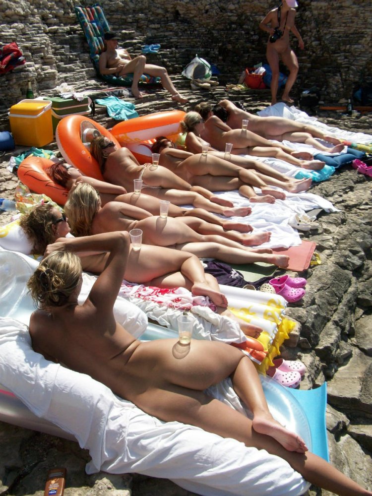 Мелани Робертс нудистка