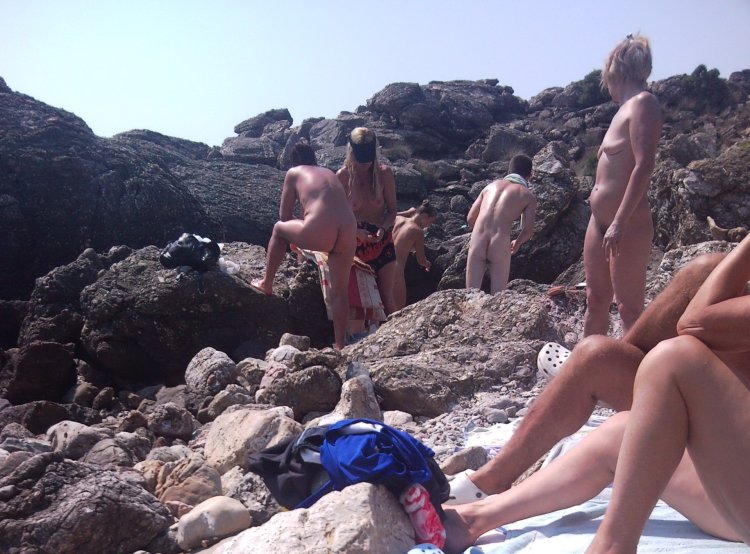 Семейный нудийский пляж
