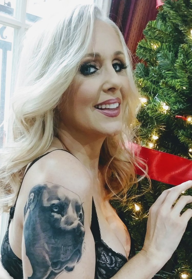 Джули Энн Эмери Декстер