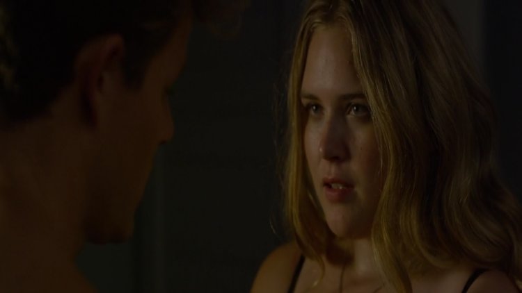 Дэми Мур в фильме сириптиз