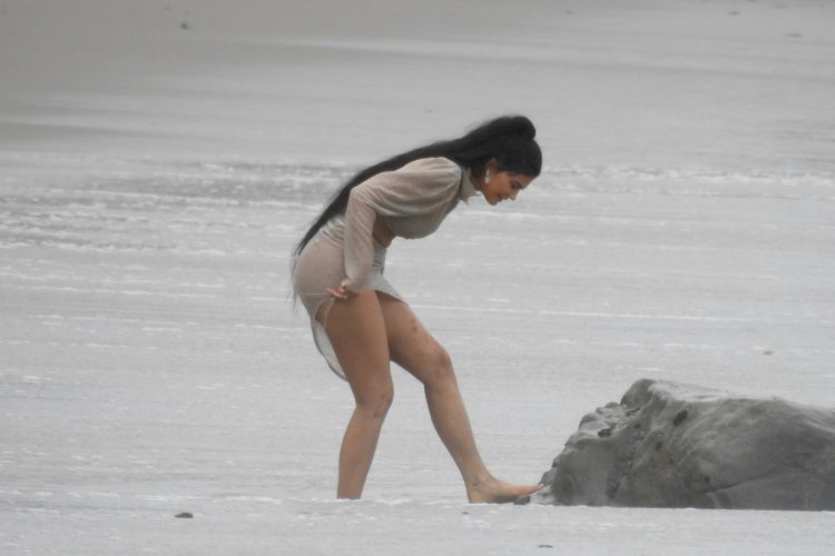 Кайли Браун вид снизу