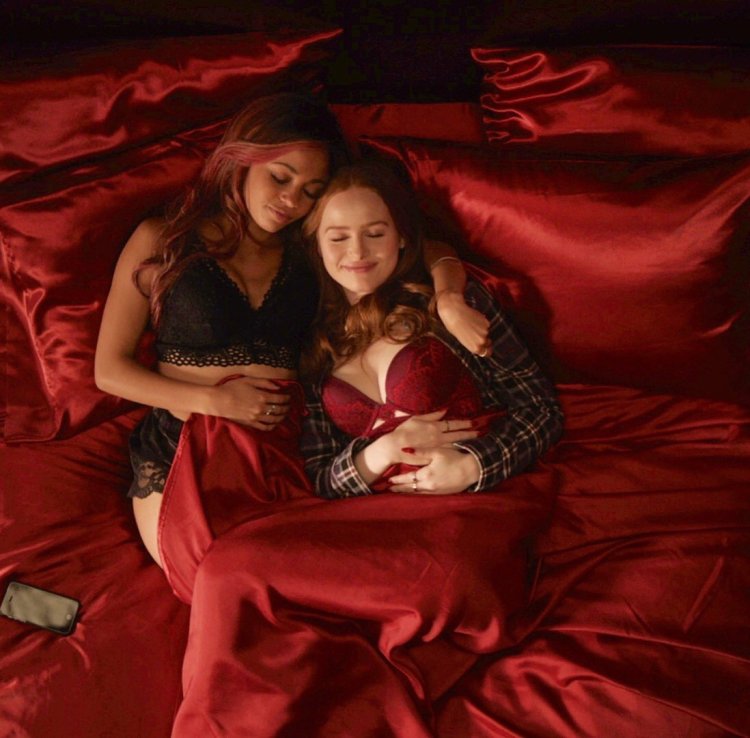 Шерил блоссом грудь