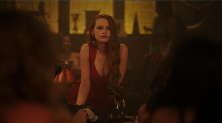 Мэделин Петш в Нижнем белье Ривердейл