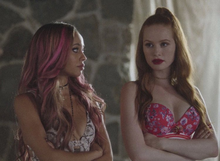 Мэделин Петш горячие моменты Ривердейл