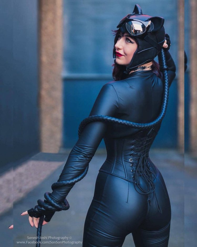 Энн Хэтэуэй Catwoman hot
