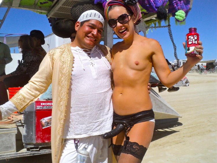 Бернинг Мэн фестиваль nude man