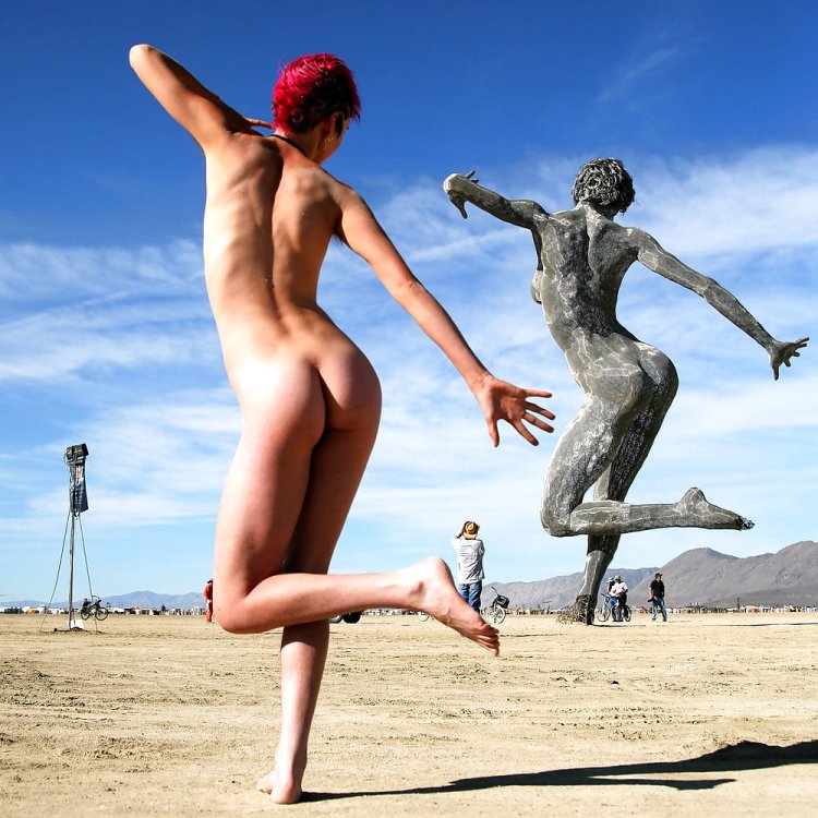 Бернинг Мэн фестиваль nude man