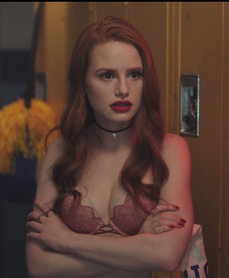 Мэделин Петш в Нижнем белье Ривердейл