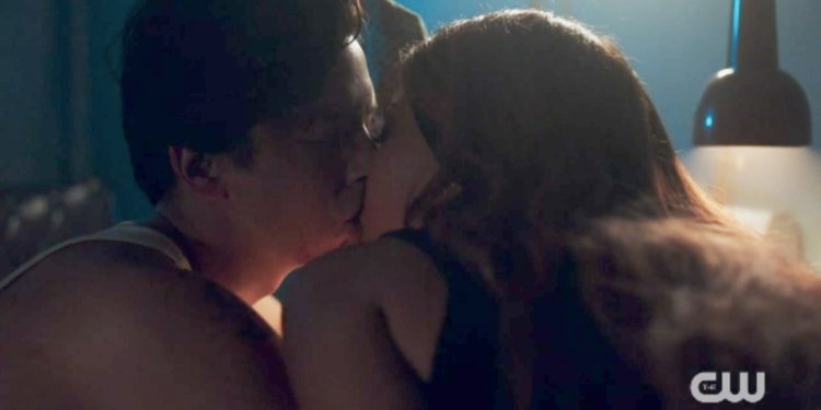 Мэделин Петш в Нижнем белье