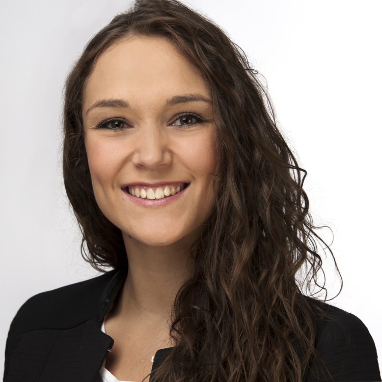 Уинтер, Джулия