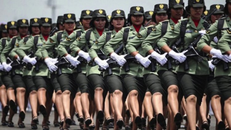 КНДР военные женщины танцы