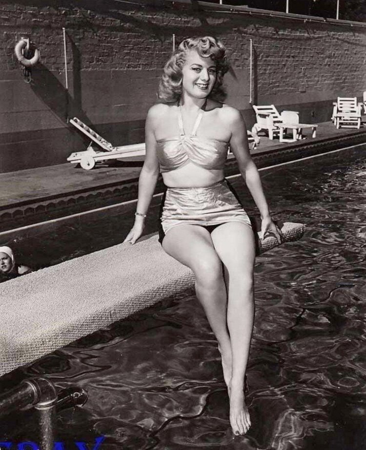 Эмбер Линн Богард