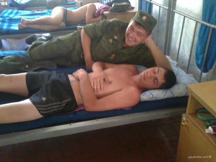 Голые спящие парни в армии