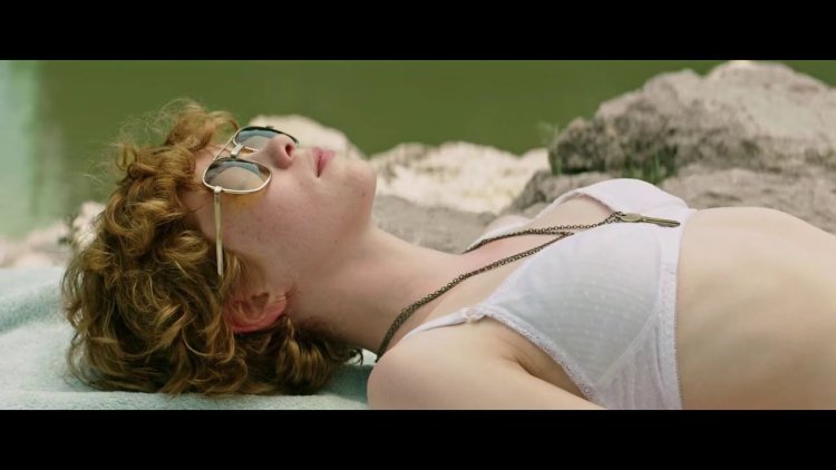 София Лиллис в Нижнем белье оно