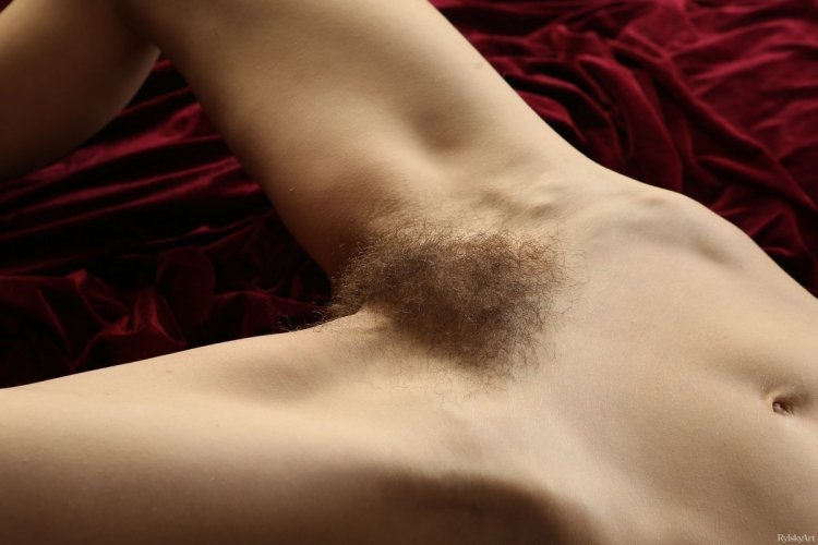 Девушка волосатая