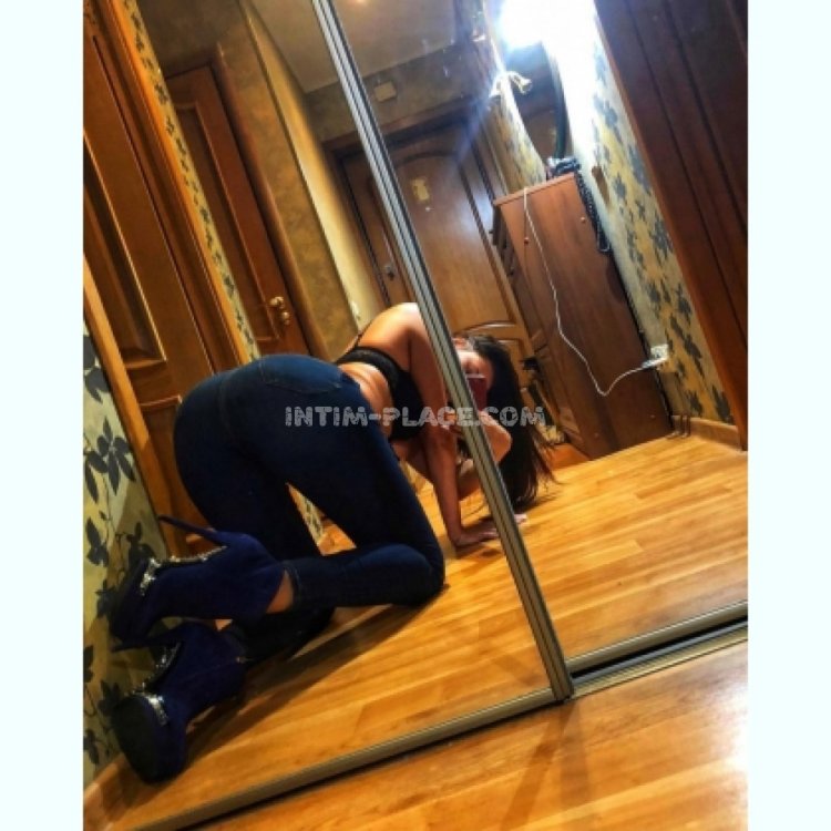 Миниатюрная девушкачастрое