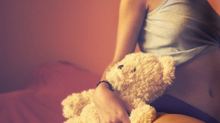 Ноги на кровати