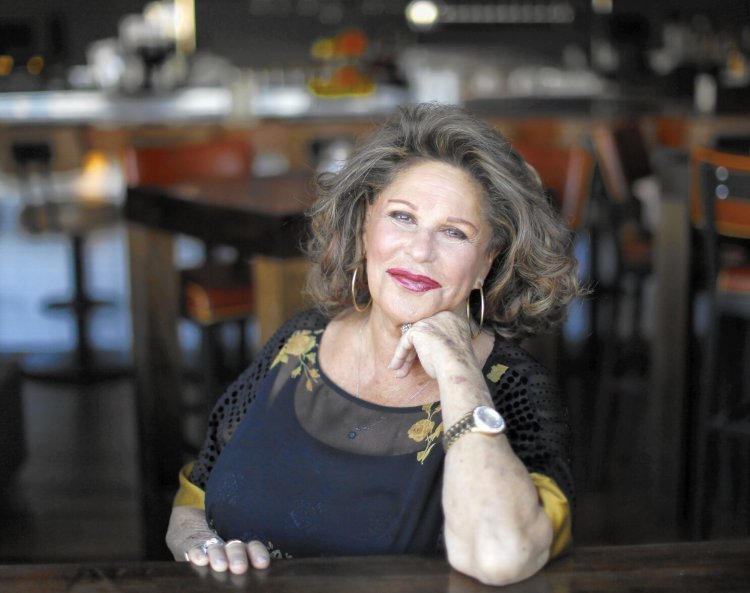 Ракель Уэлч Сальвадор