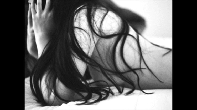 Упругие попки брюнеток