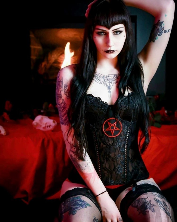 Готика девка