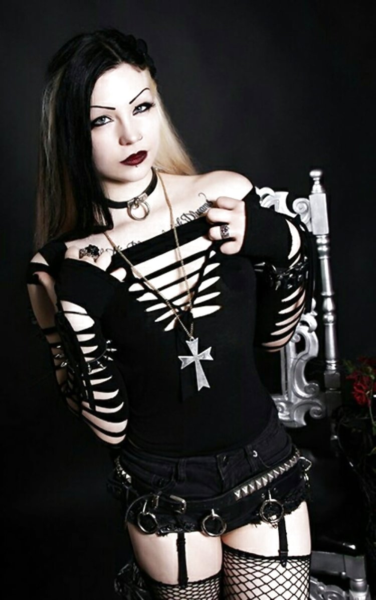Готическая девушка