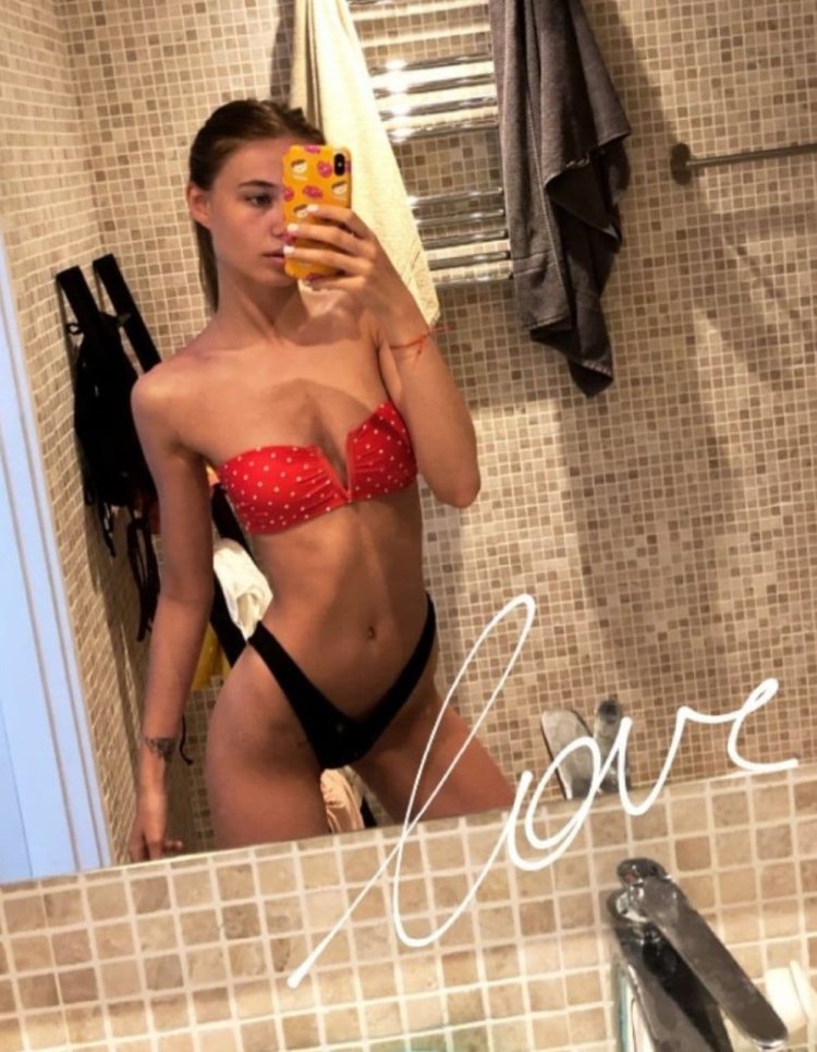 Василенко в купальнике