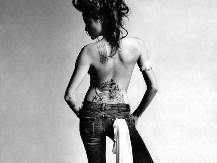 Татуировка анджелина джоли