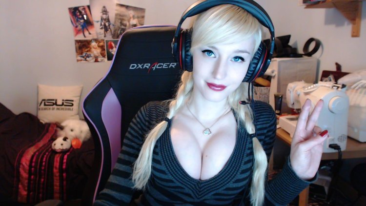 Стримерша Кэтлин Amouranth Сирагуза