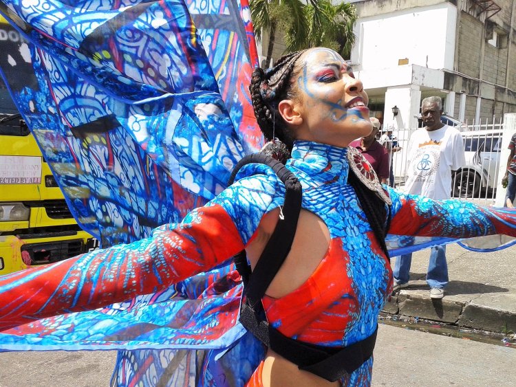 Rihanna 2020 карнавал