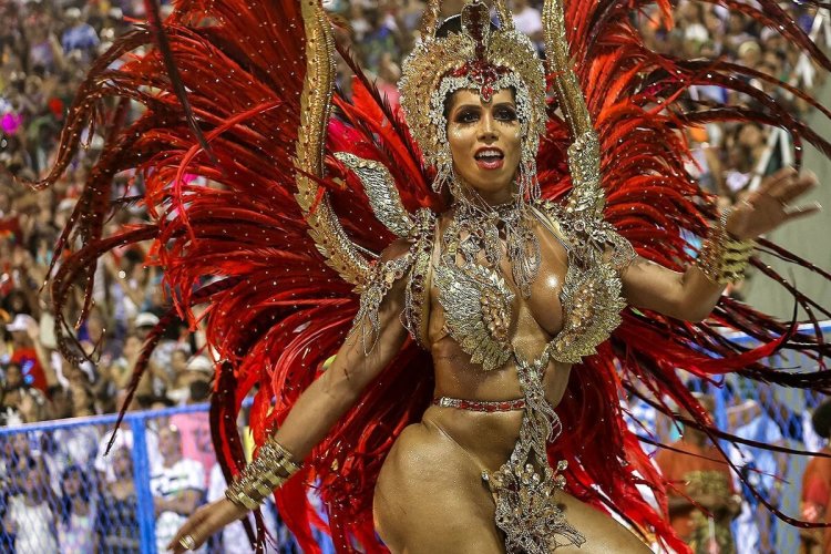 Валя карнавал в чулках